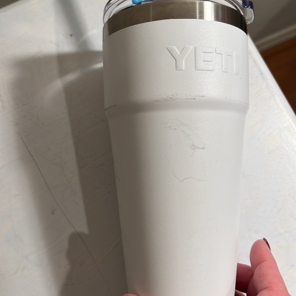 Nice condition White Yeti Tumbler. 30 oz - Picture 4 of 6
